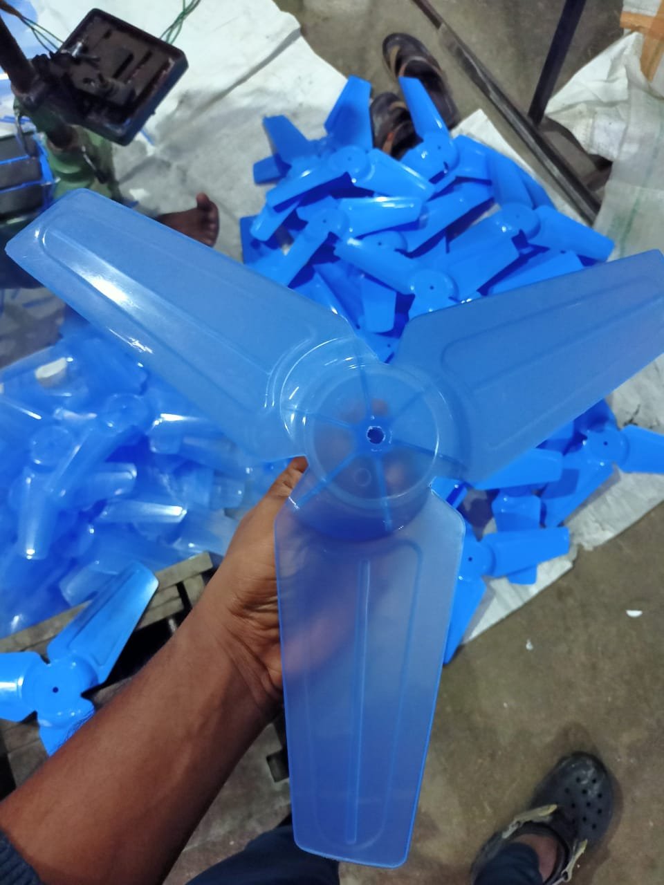 Table fan blade same design